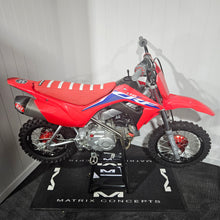 Load image into Gallery viewer, MATRIX M20 CARPETED MAT 2' X 4' BLACK/WHITE