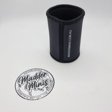 Load image into Gallery viewer, MADDER MINIS - &quot;ESTABLISHED&quot; STUBBY COOLER
