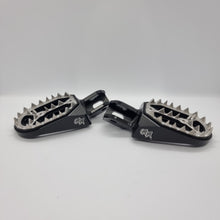 Load image into Gallery viewer, MADDER MINIS - BILLET ALLOY FOOT PEGS - CRF110 DIRECT FIT
